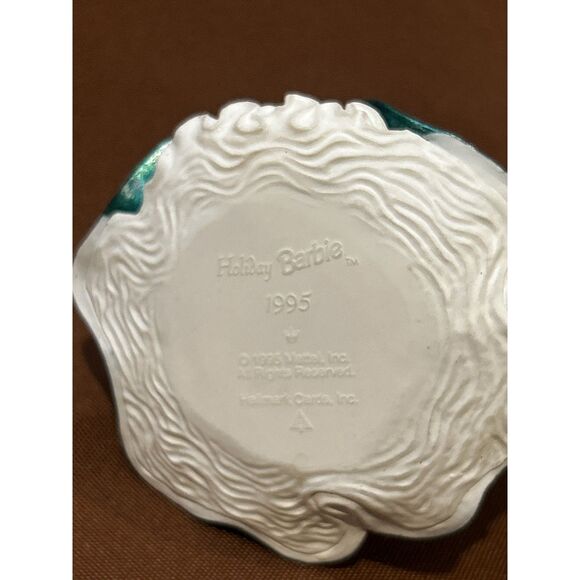 Hallmark Keepsake Ornament Holiday 1995 Barbie 3rd in the Series - Picture 4 of 4